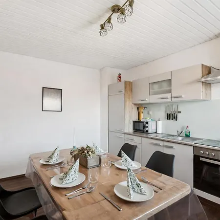 Apartment Charmantes 2 Bedroom Mit Parkplatz *